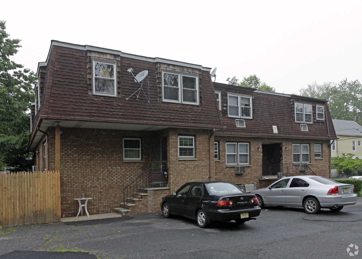 Building Photo - 122-130 Webster Ave