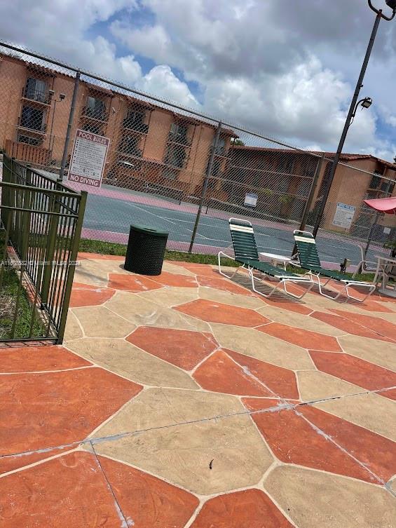 Foto del edificio - 7215 Miami Lakes Dr