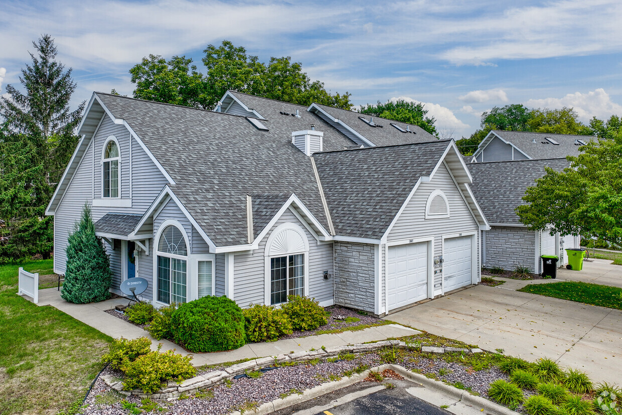 Foto principal - Crystal Bay Townhomes