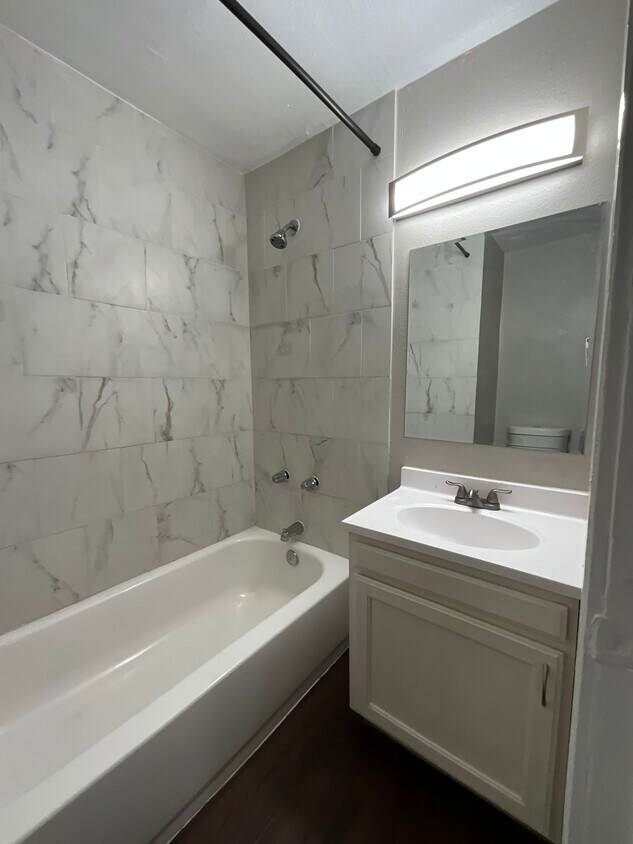 Bathroom - 4126 Sayers St