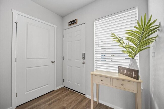 Building Photo - 624 E 32nd St