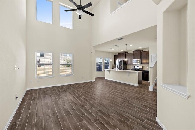 Building Photo - 2304 S Lakeline Blvd