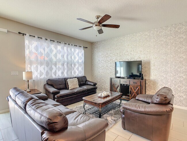 Building Photo - 5142 Adelaide Dr