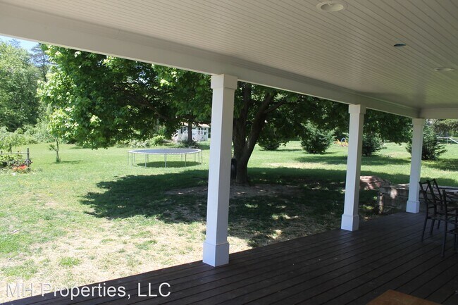 Building Photo - 3 br, 3 bath House - 1000 Main Ave