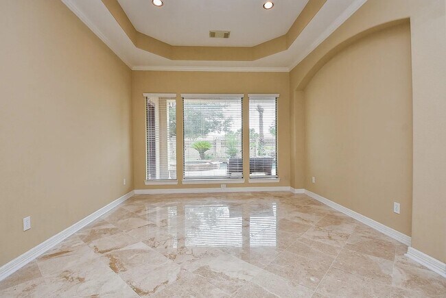 Foto del edificio - 10015 Nicollet Lake Ln