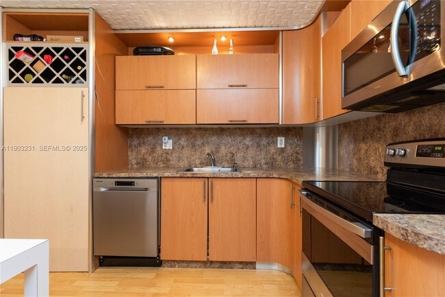 Building Photo - 230 174th St