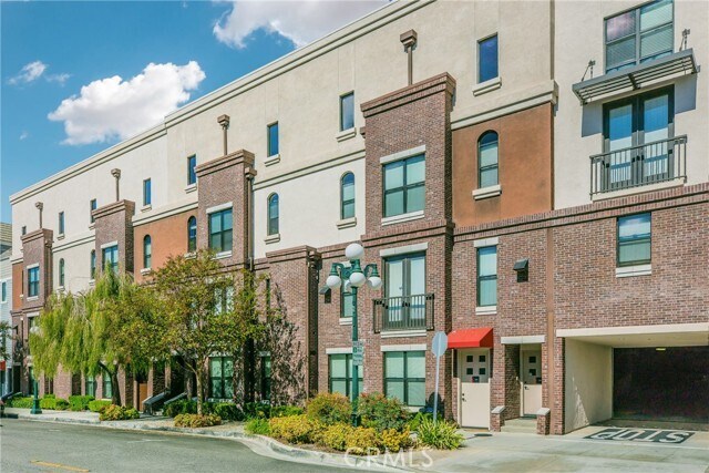 Curated visual reference: Gallery Detail: 139 W Colorado Blvd Monrovia Ca 91016 Condo For Rent