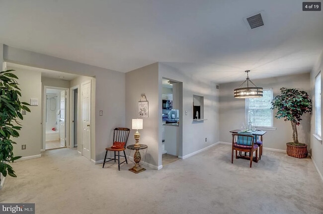 Building Photo - 1301 E Abingdon Dr