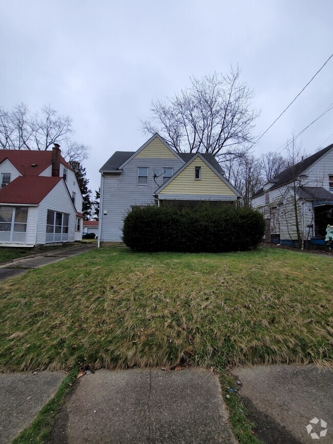 LaneWooster Apartments for Rent with a Yard Akron, OH 2 Rentals