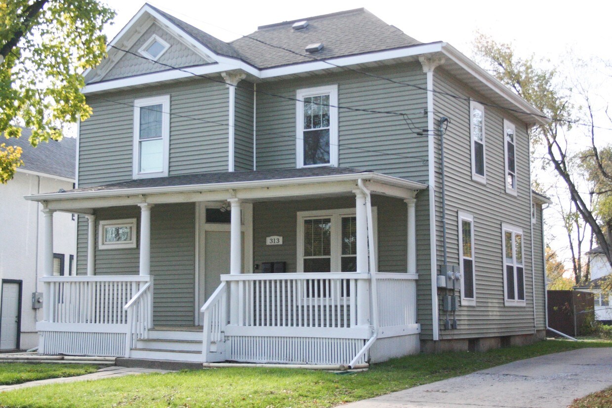 Primary Photo - 313 7th St S