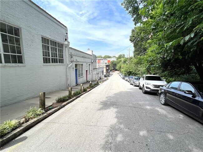 Foto del edificio - 905 Bernina Ave NE