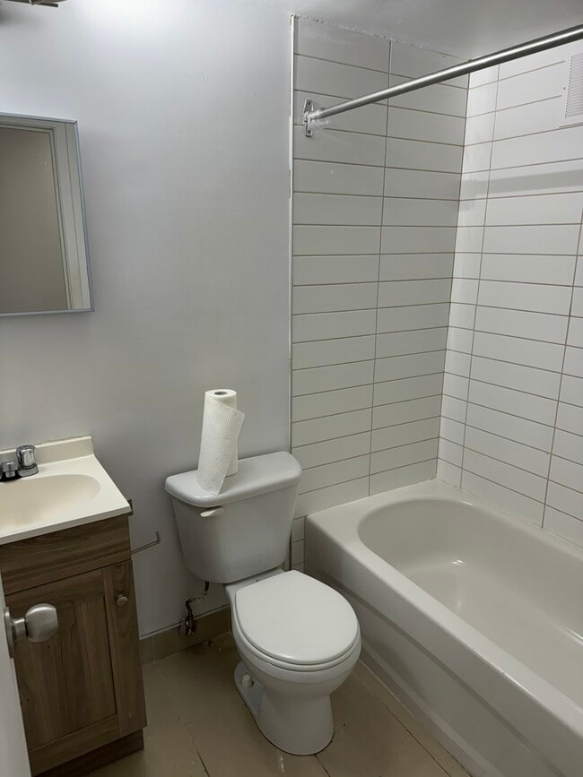 Building Photo - 5051 rue Berri