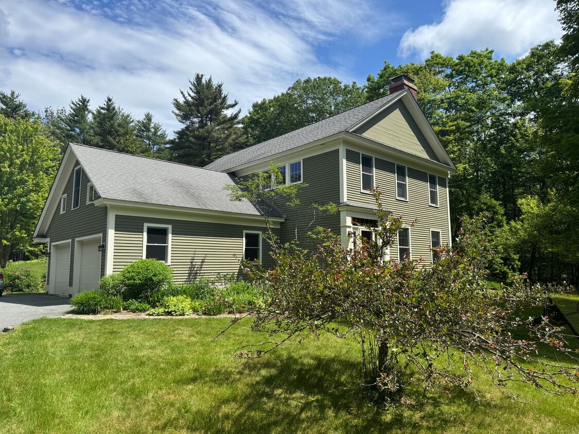 Primary Photo - 4 bedroom home in Blueberry Hill neighborhood