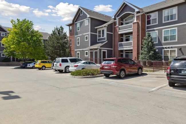 Foto del edificio - Fully Remodeled Three Bedroom, Two Bathroom Condo