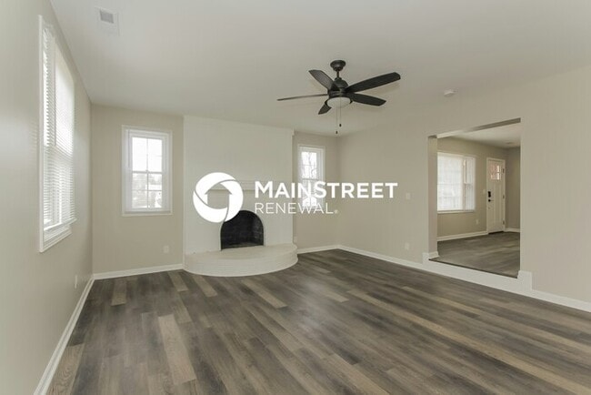 Building Photo - 2 Bedroom Pet-Friendly Home in CHARLOTTE, ...