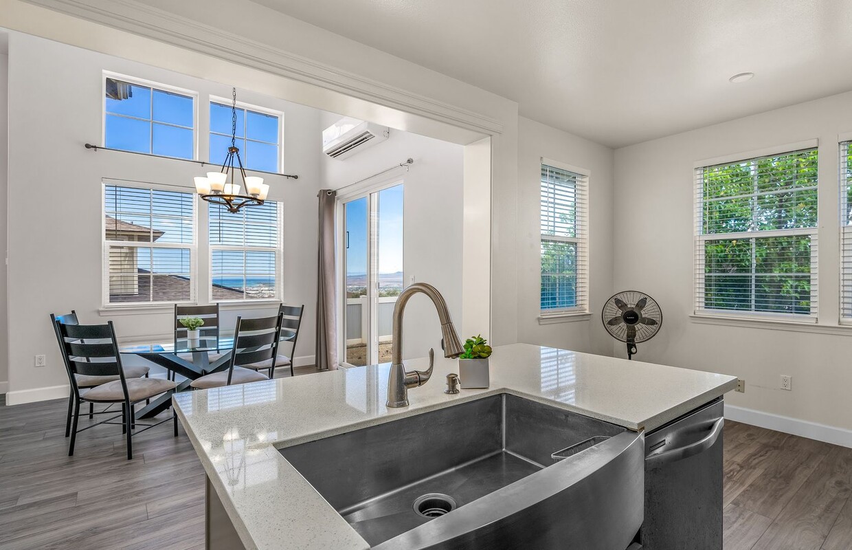 Primary Photo - Beautiful Designed Spacious 3 bed/2.5 Bath...