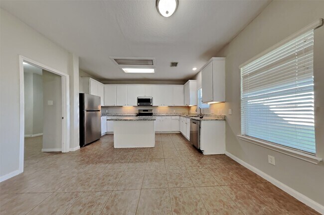 Foto del edificio - 2831 Wild Oak Park Dr