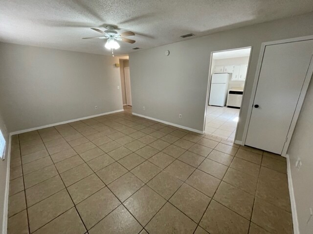 Foto del edificio - 803 Meadowbrook Dr