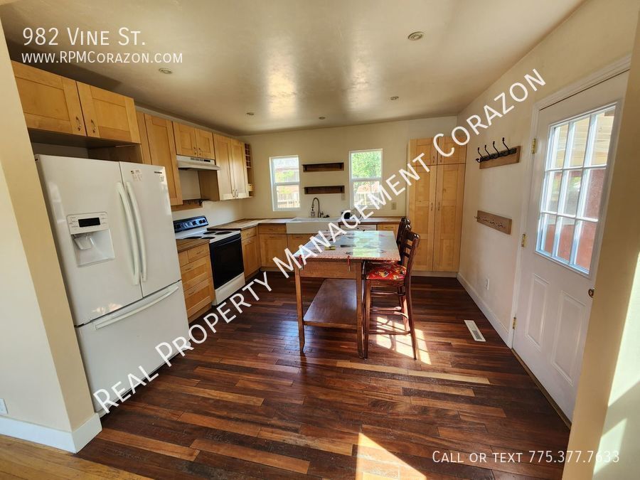 Primary Photo - 3 bed+bonus room, 2 bath house close to Ra...