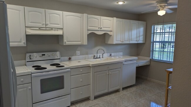 Building Photo - 2371 Sierra Ln