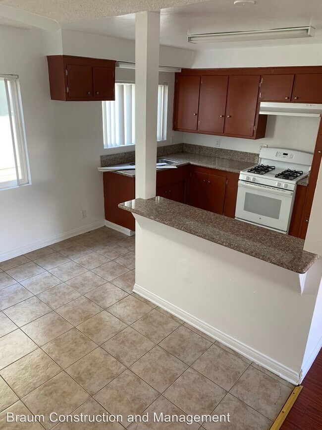Foto del edificio - 2 br, 2 bath Apartment - 13115 OXNARD ST.