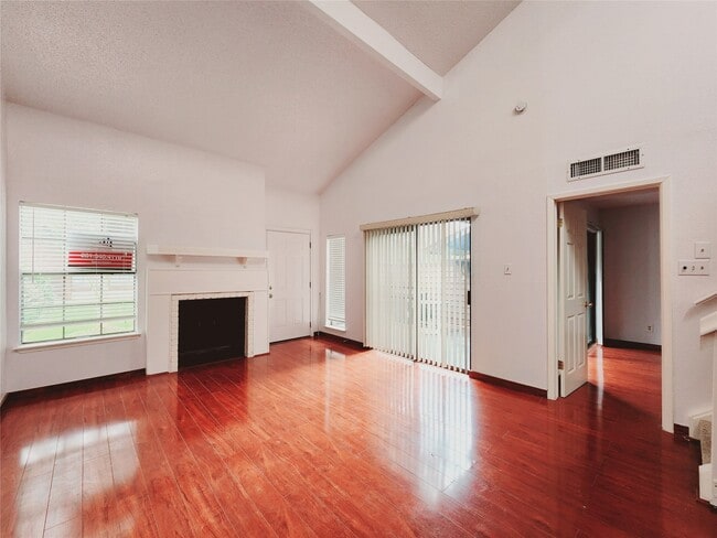 Foto del edificio - 2611 Grants Lake Blvd