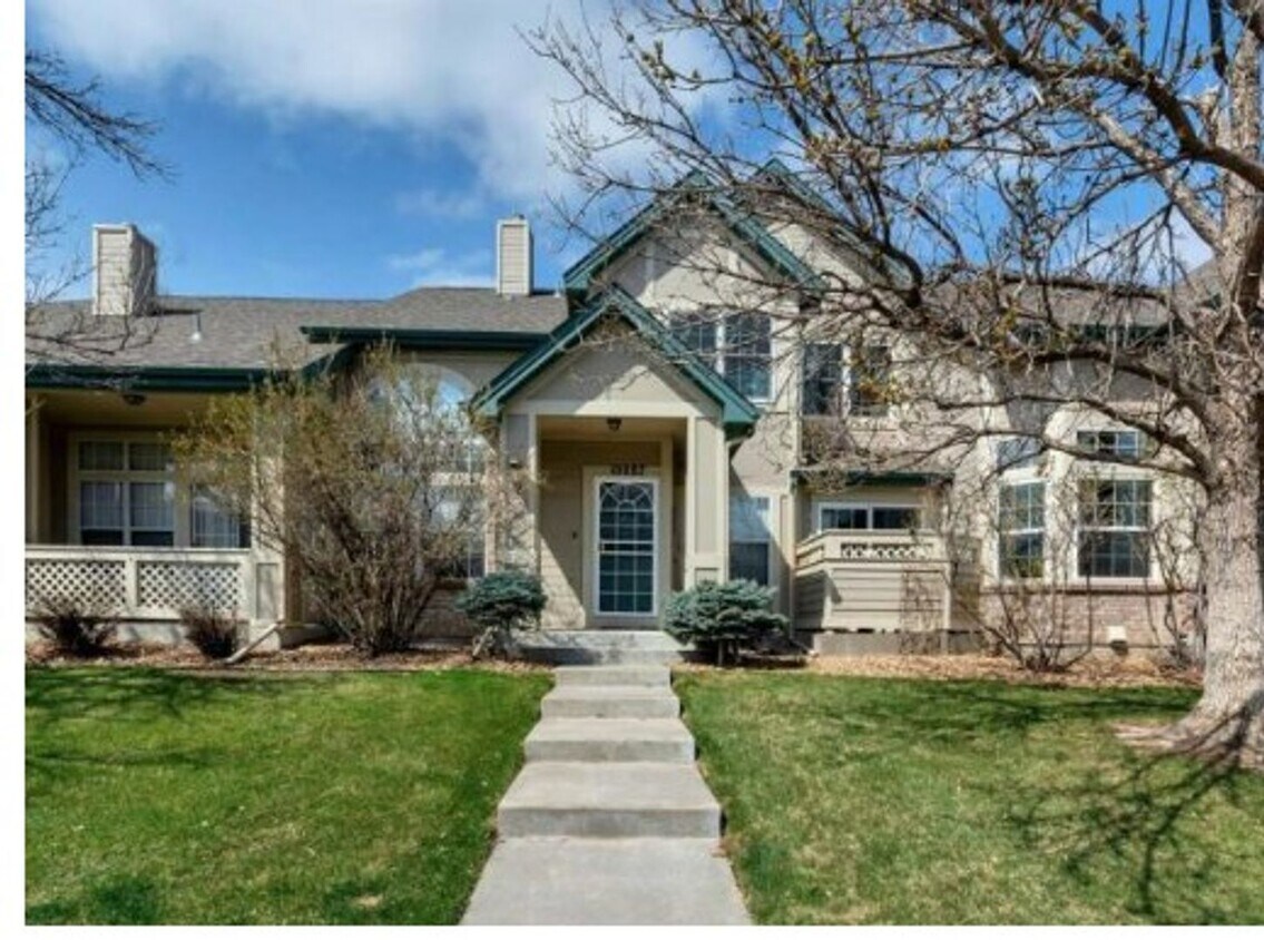 Foto principal - Gorgeous Upgraded Townhome in Sought-After...