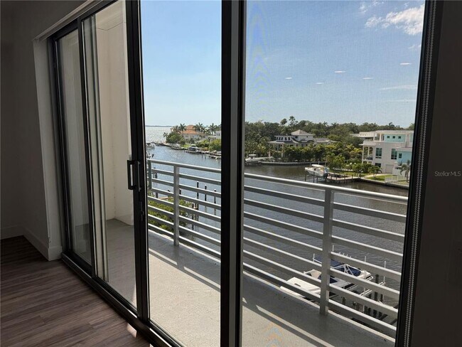 Building Photo - 1709 N Tamiami Trl