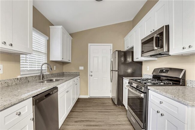 Building Photo - 3987 Majestic Dr SW