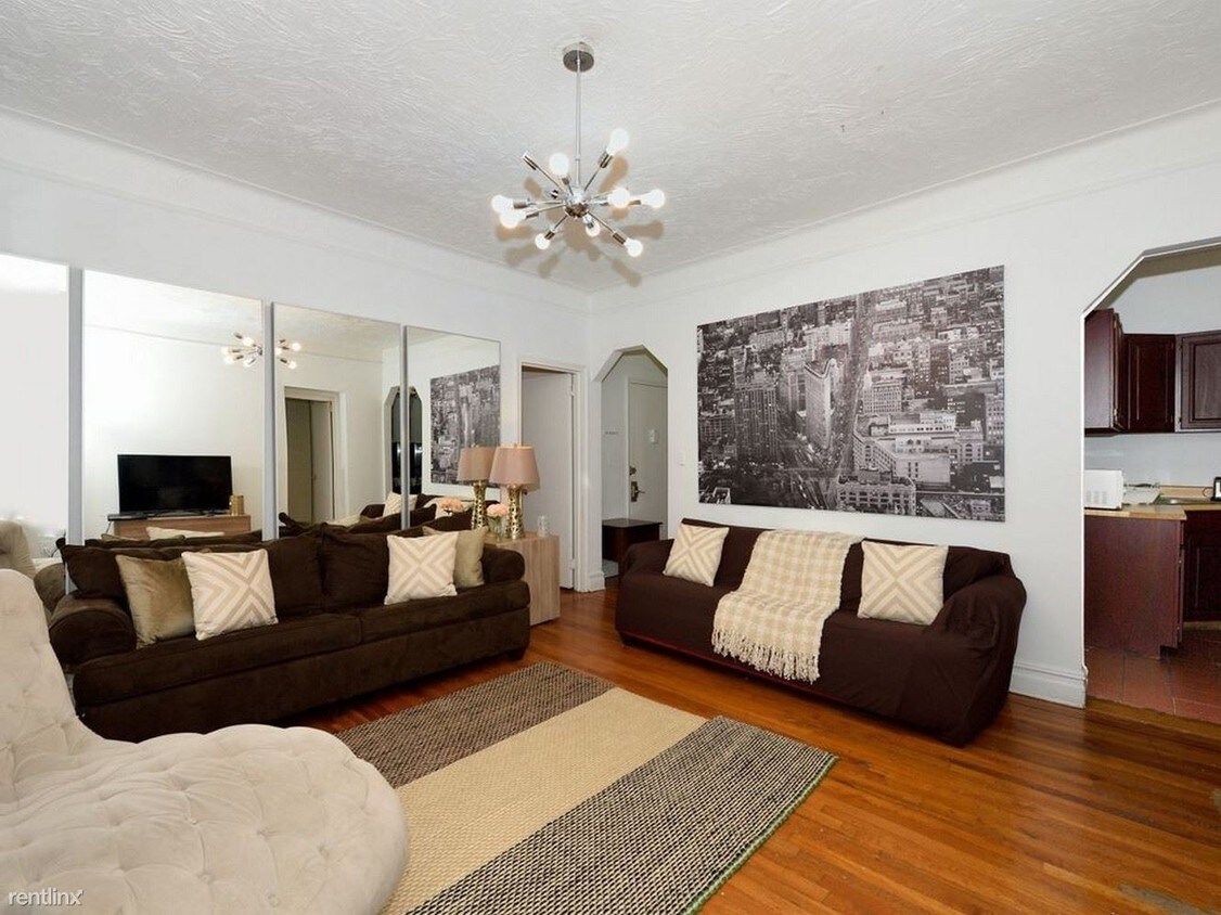 Foto principal - 4915 Caspar Whitney Pl