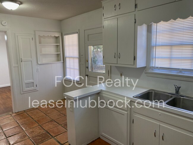 Foto del edificio - Bright and Welcoming 3/2/1 in the Maxey Park Neighborhood