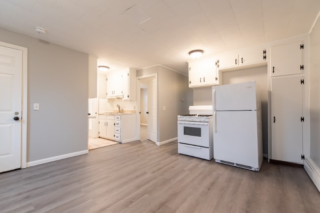 Photo - 672 N Main St Apartment