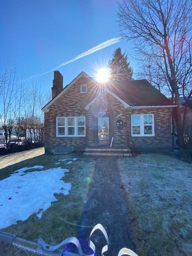 Foto del edificio - 1218 Sherman Ave