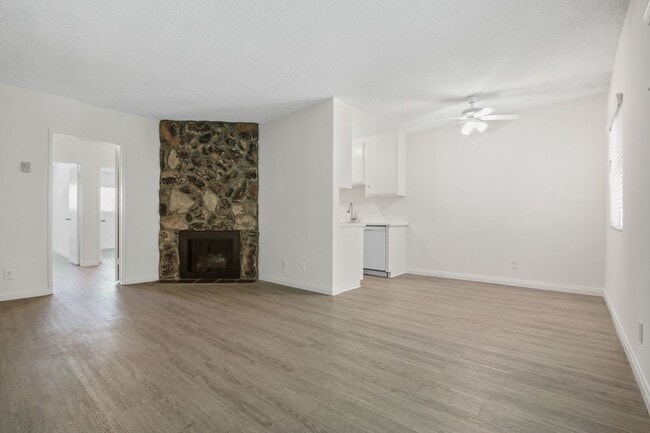 Building Photo - 824 Maple St