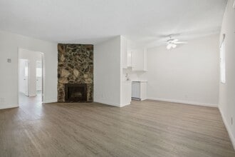 Building Photo - 824 Maple St