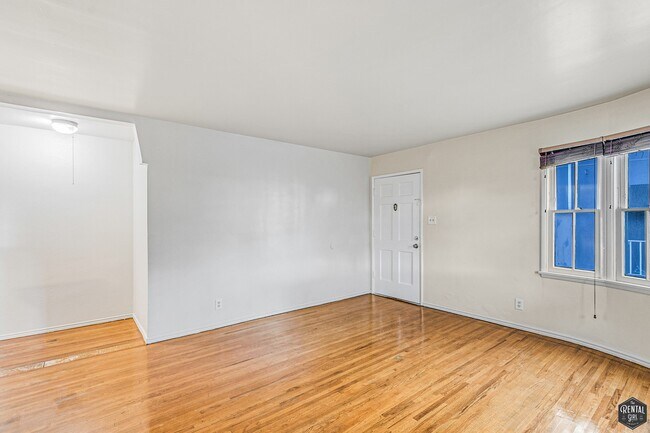 Building Photo - 3725 S Victoria Ave