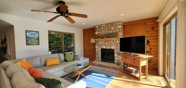 Building Photo - Spider Lake Winter Rental Includes Utilities