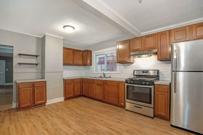 Building Photo - Main Level 2BR Apartment