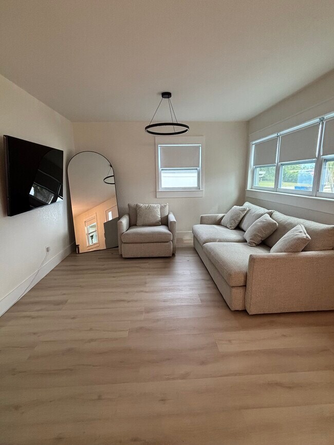 Foto del edificio - 8003 Somerset Ln