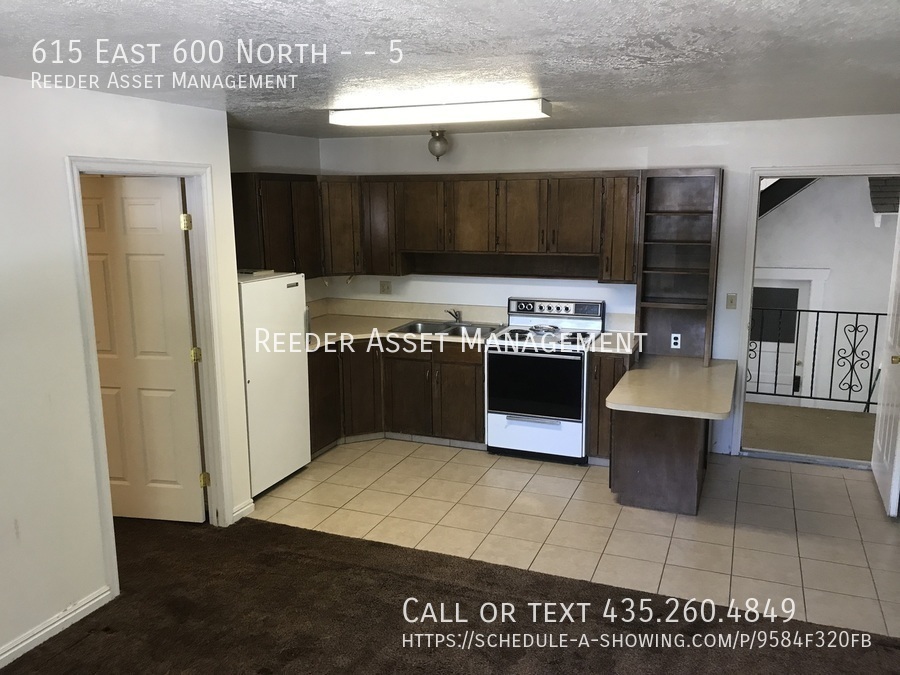 Building Photo - 1 Bedroom 1 Bathroom Apartment 1 Block Fro...