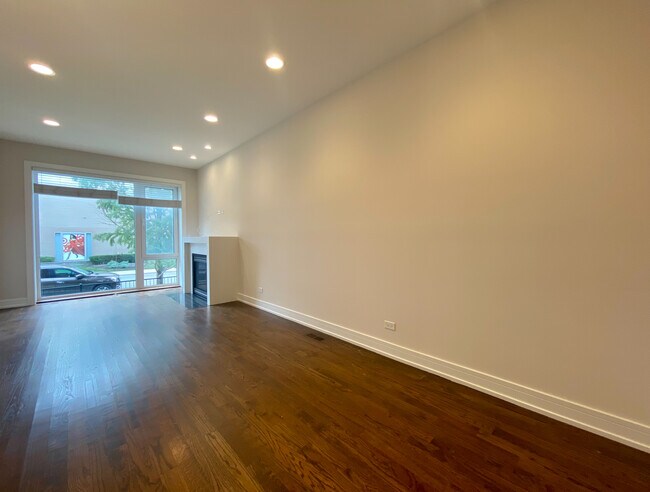 Building Photo - 3614 N Sacramento Ave