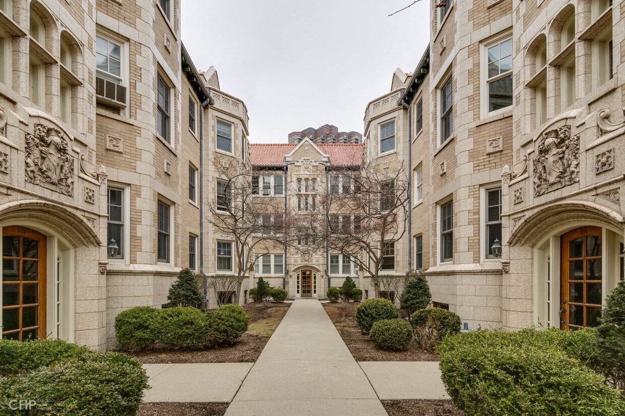 Primary Photo - 548 W Brompton Ave