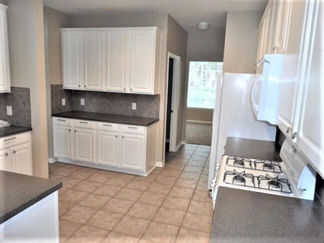 Building Photo - 1627 Buckingham Dr