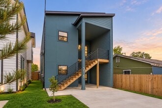 Building Photo - 316 Clearwater St