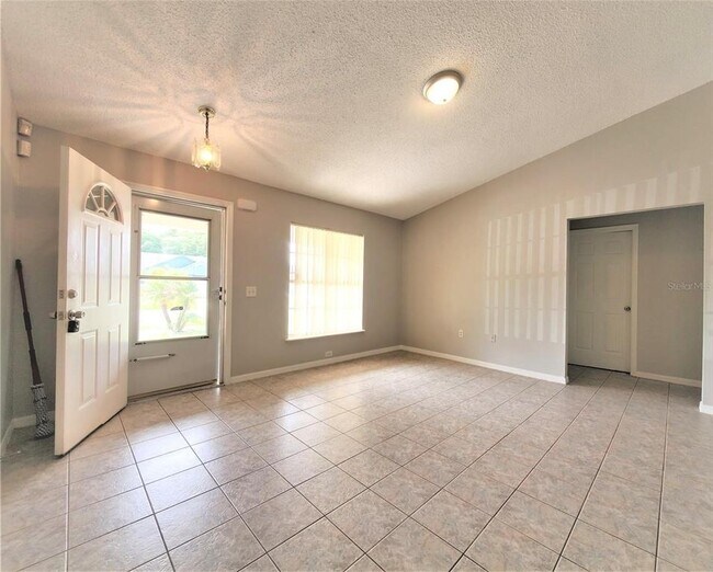 Building Photo - 568 Kingfisher Dr