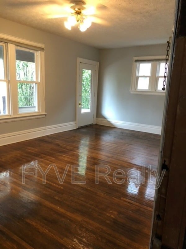 Building Photo - 323 Chittenden Ave