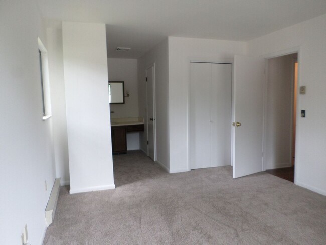 Foto del edificio - 4 Bedroom 3 Bath House with 1 Car Garage