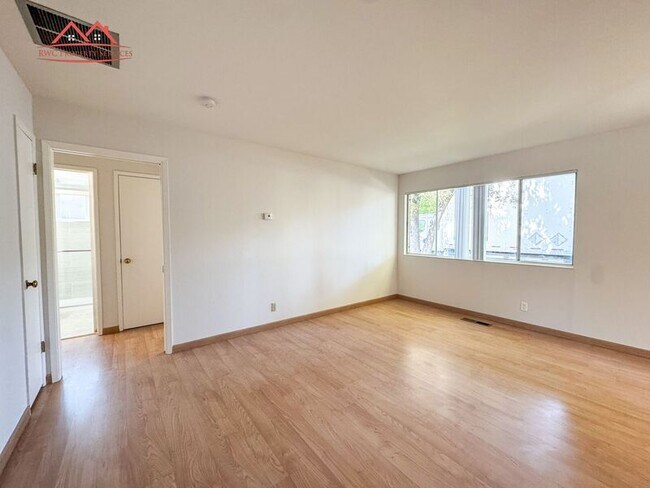 Foto del edificio - 411 College Ave