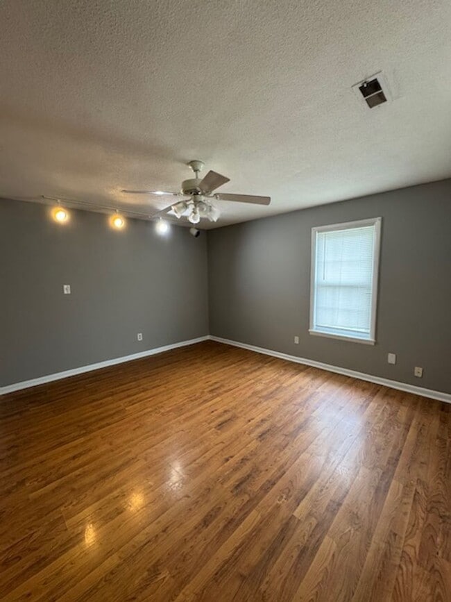 Photo - CREEKWOOD House