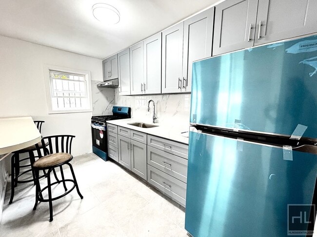 Building Photo - Spacious and Renovated Home with ample clo...